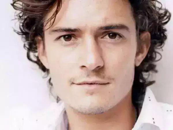 在《指环王》里演精灵王子的 Orlando Bloom 外号“开花”。因为他的姓氏 Bloom 的意思就是“开花”、“花开”。