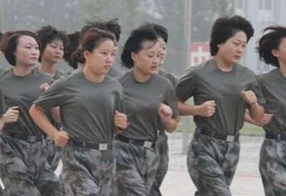 训练期间女兵来了生理期该怎么办？让退役女兵告诉你答案！