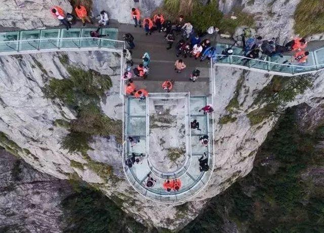 安庆的高空玻璃栈道，你敢挑战吗？