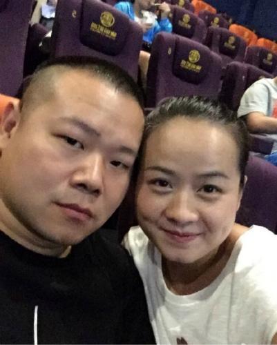 岳云鹏老婆晒夫妻合照，怪不得小岳岳能火，这老婆自带旺夫体质