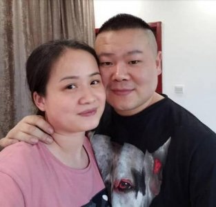 ​岳云鹏老婆晒夫妻合照，怪不得小岳岳能火，这老婆自带旺夫体质