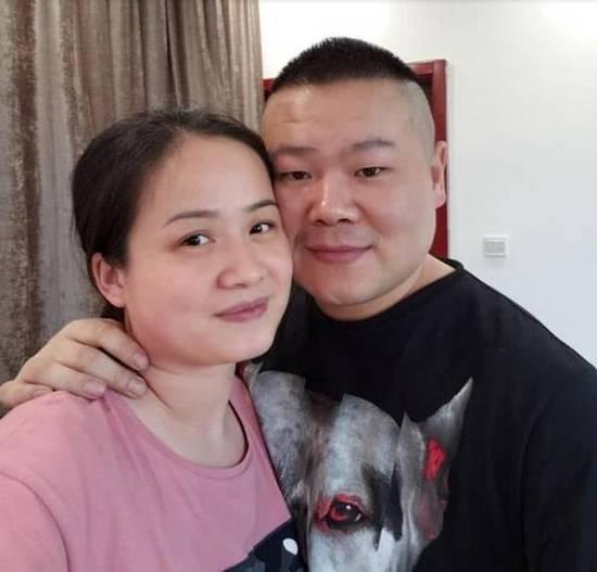 岳云鹏老婆晒夫妻合照，怪不得小岳岳能火，这老婆自带旺夫体质