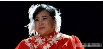 ​喜剧演员贾玲以结婚，老公居然是他，一是守在身边，平淡且幸福！