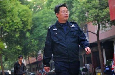 ​理科状元考上清华大学，毕业后当保安，网友：高射炮打蚊子！