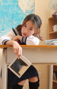 ​治愈系养眼学生妹JK制服性感黑丝短裙私房唯美写真集