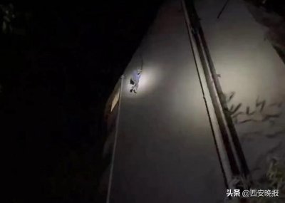 ​空调安装师傅被安全绳缠住悬空 民警联手消防队员齐救援