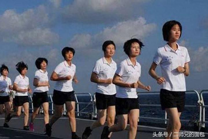 中国海军女兵铁骨柔情颜值展现，海上的“霸王花”