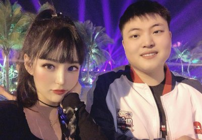 ​Uzi向奥咪咪求婚成功！历经五年恋爱，终于要走进婚姻殿堂？