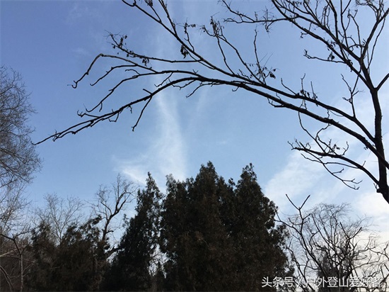 河北行唐县牛王寨爬山休闲一日游，吊桥玻璃栈道远离雾霾