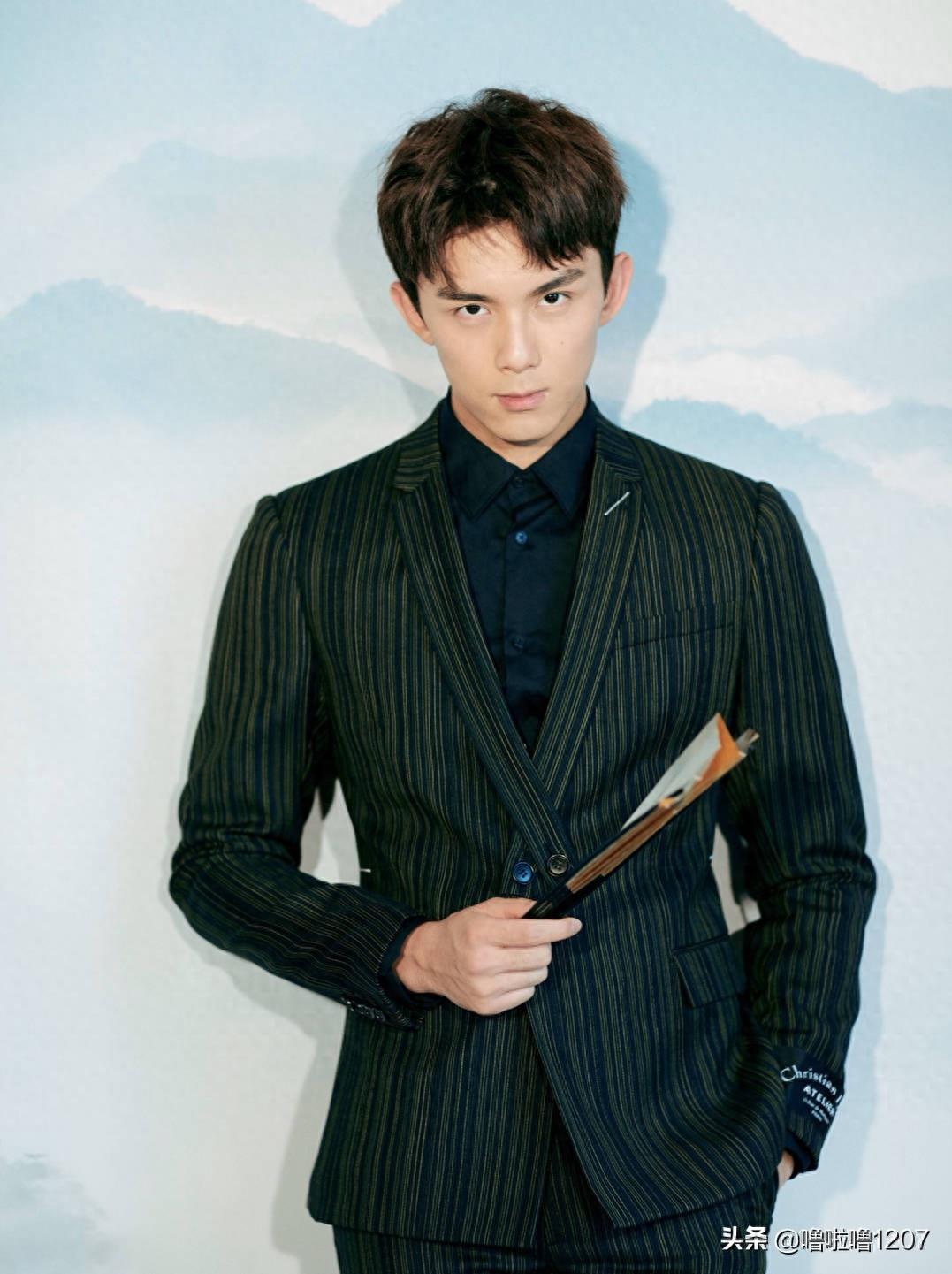 绅士boy吴磊一本正经的说错自己微博名,怕是忘记自己还有微博了