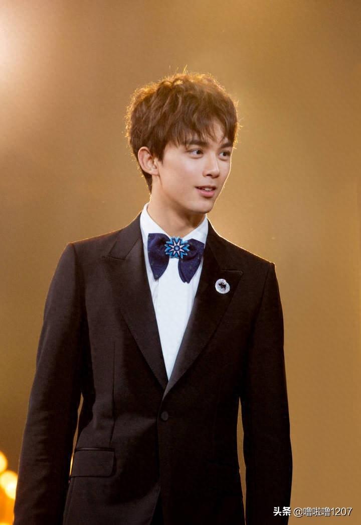 绅士boy吴磊一本正经的说错自己微博名,怕是忘记自己还有微博了