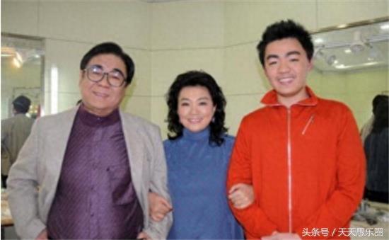 72岁李谷一全家福曝光,二婚丈夫似儿子般年轻,前夫儿子有出息