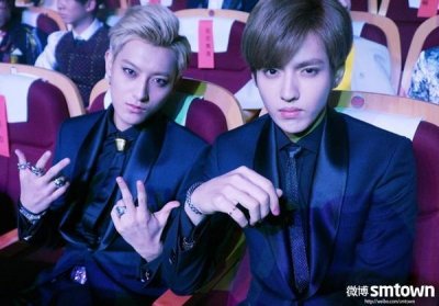 ​黄子韬被问「吴亦凡是什么样人」沉默16秒！劝粉丝分手加拿大男