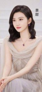 ​揭秘景甜家世背景：富二代的红火之路与娱乐圈真相