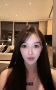 ​叶珂再次引发争议：谈及养狗去世却大笑，网友怒斥黄晓明成笑话