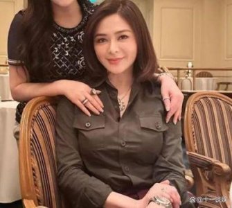 ​关之琳与前男友马清伟合体现身，旧爱重聚引发热议