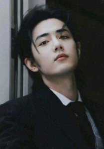 ​肖战更换经纪人，新经纪人背景引人关注