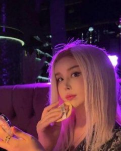 ​最美变性人河莉秀近照曝光，49岁热衷整容减肥，面容大变