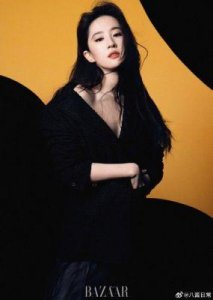 ​刘亦菲最新代言时尚登峰，身着修身裙展现完美曲线，风情万种容颜宛若27岁