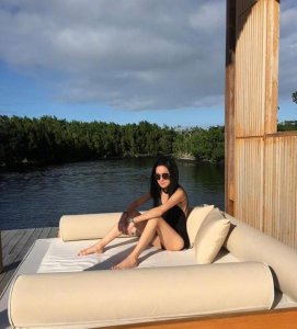 ​身价40亿的王薇薇：72岁的脸蛋，拥有20岁的身材