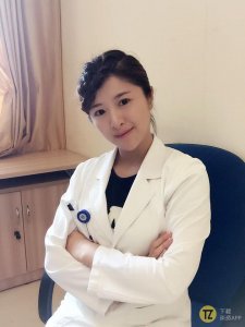 ​这个朋友圈爆红的美女医生，居然穿着定制旗袍上班