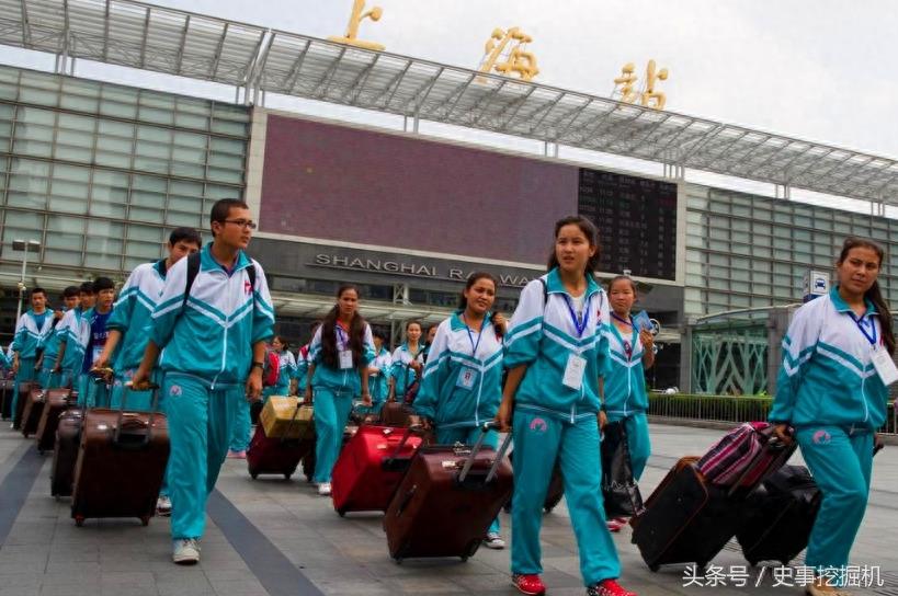 直击13款中国学生校服，你穿过哪一种？又觉得哪一种最好看？