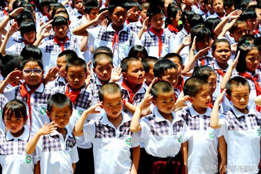 直击13款中国学生校服，你穿过哪一种？又觉得哪一种最好看？