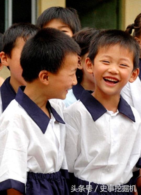 直击13款中国学生校服，你穿过哪一种？又觉得哪一种最好看？