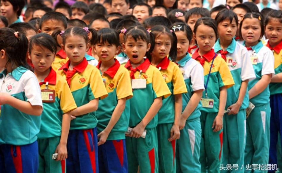 直击13款中国学生校服，你穿过哪一种？又觉得哪一种最好看？