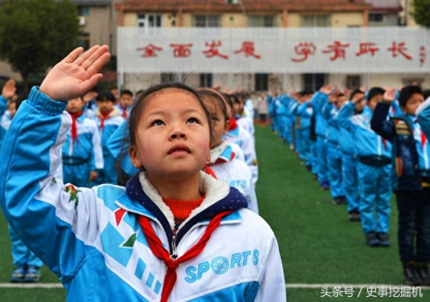 直击13款中国学生校服，你穿过哪一种？又觉得哪一种最好看？