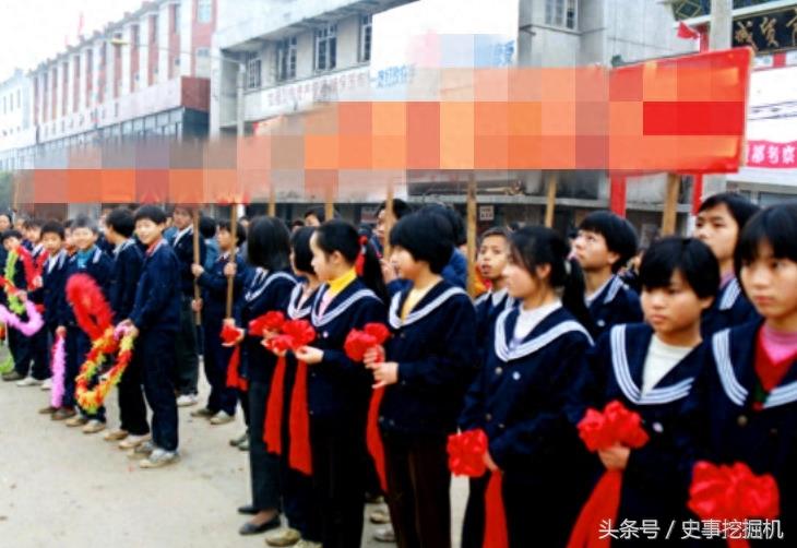 直击13款中国学生校服，你穿过哪一种？又觉得哪一种最好看？