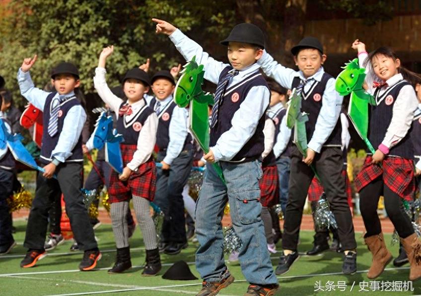 直击13款中国学生校服，你穿过哪一种？又觉得哪一种最好看？