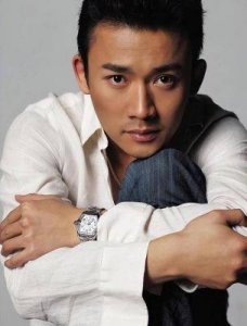 ​两度截胡沙溢，五角恋让胡可伤透心，聂远并非表面那样简单