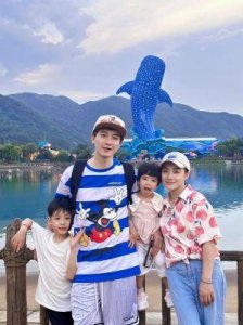 ​刘璇为儿子庆祝九岁生日，赳赳与妹妹遗传妈妈美貌，全家四口皆为高颜值