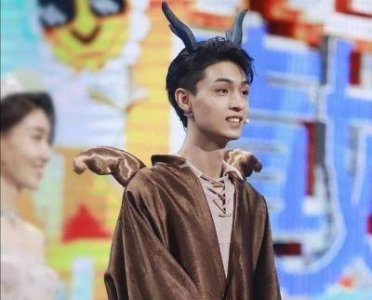 ​秦霄贤个人简介家庭背景及凯旋大酒店关联