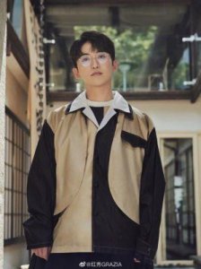 ​揭秘姚译添的个人信息，跑男导演的高颜值引发关注！