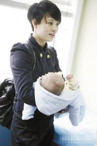 ​孙俪生完小花后小腹微隆有怀三胎？38岁邓超也太厉害了吧！