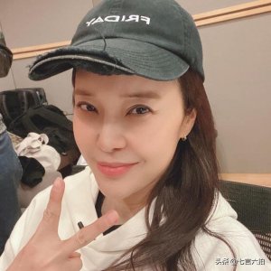 ​一再被男人拖累，白智英挣扎二度复出，忙着开演唱会全为女儿学费