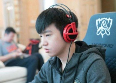 ​Letme直播时出事故，身后传来甜美女声，满屏幕都是问号