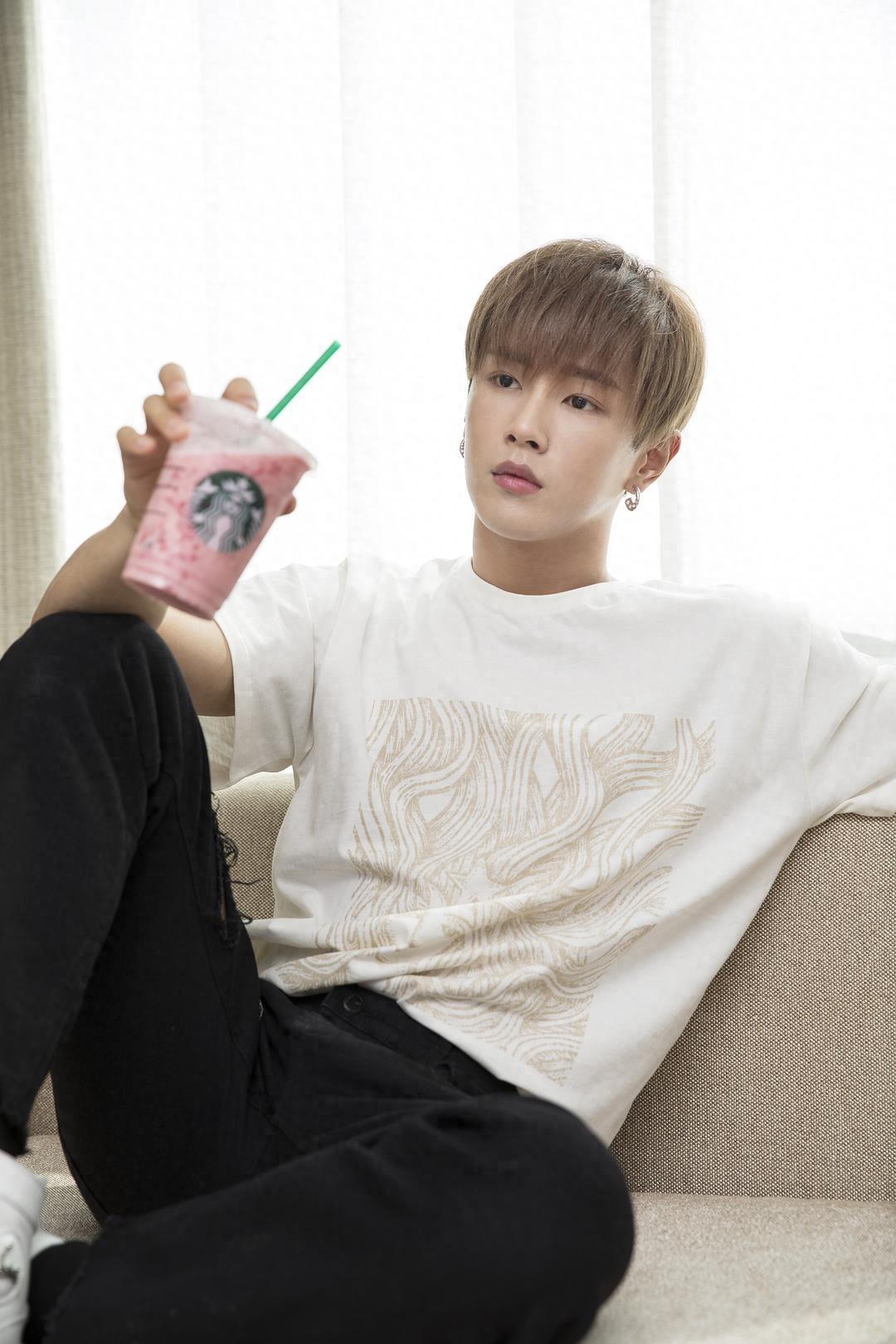 内地偶像歌手李汶翰