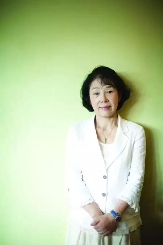 从韩国天后崔真实的家族悲剧,看原生家庭的畸形究竟会带来什么?