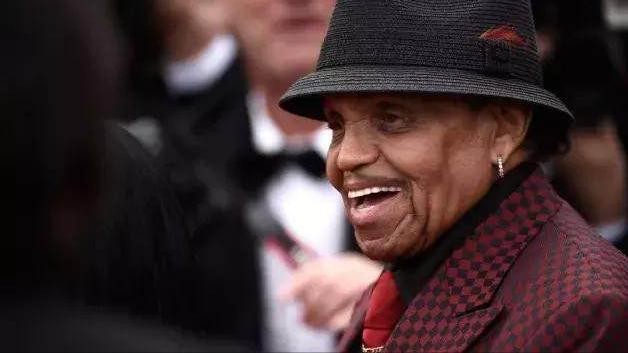 迈克尔杰克逊去世时几十岁(12年前迈克尔杰克逊去世)(5)