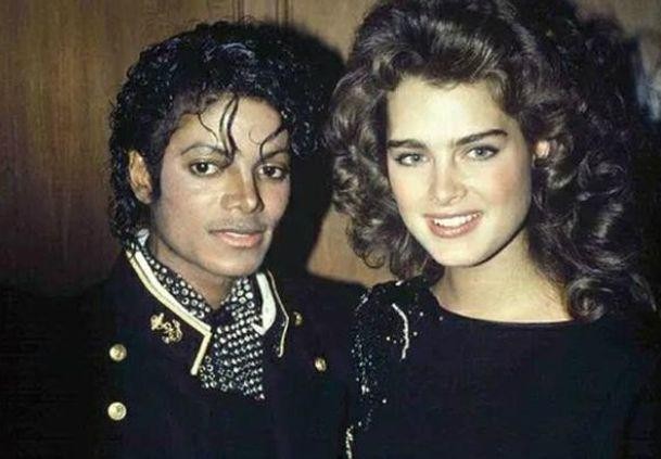 迈克尔杰克逊去世时几十岁(12年前迈克尔杰克逊去世)(22)