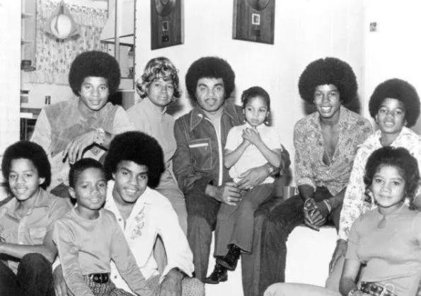 迈克尔杰克逊去世时几十岁(12年前迈克尔杰克逊去世)(36)