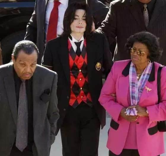 迈克尔杰克逊去世时几十岁(12年前迈克尔杰克逊去世)(27)