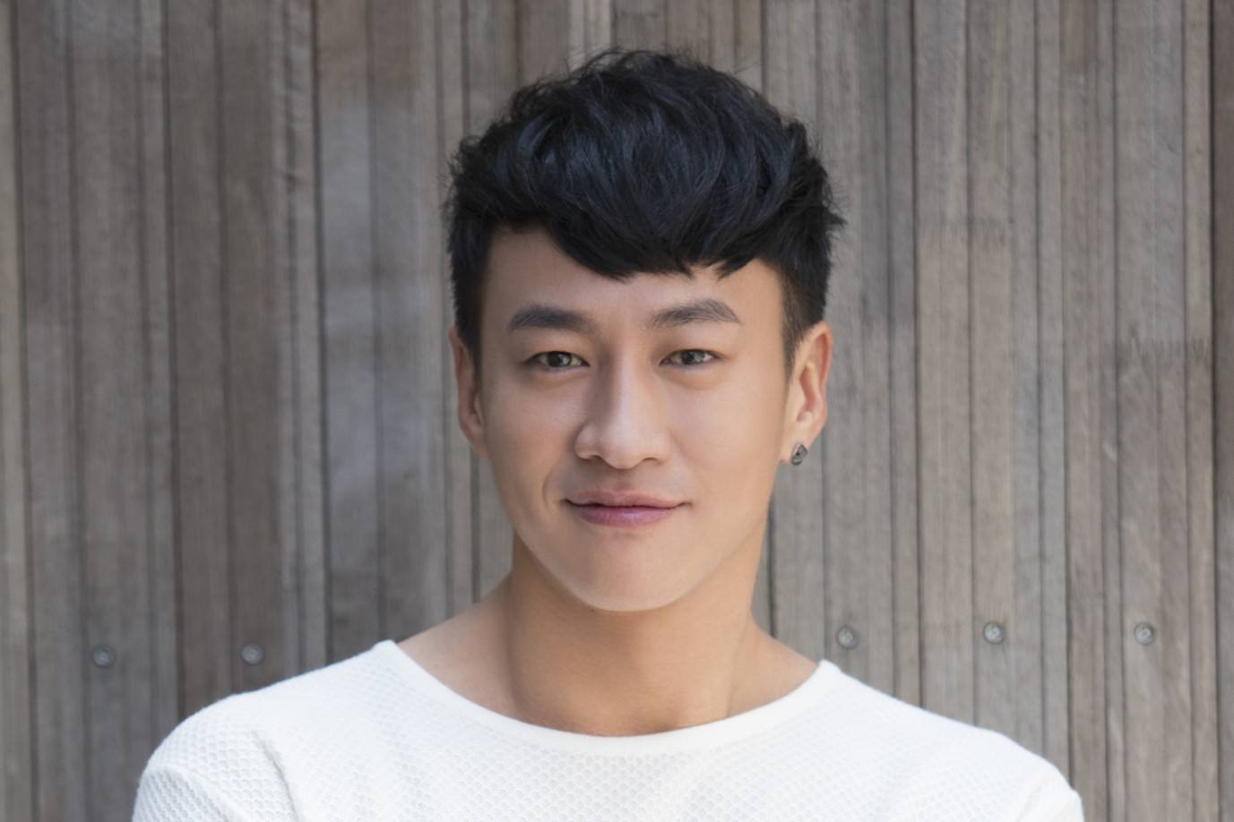 何润东个人资料简介(何润东,娶个普通人当妻子,就是我这一生中最正确的决定)