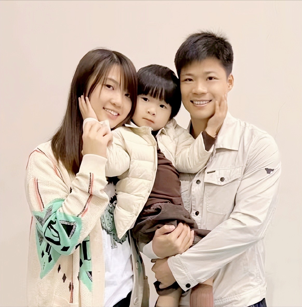 “亚洲飞人”苏炳添个人资料简介:出身广东中山农村,对妻儿有愧疚