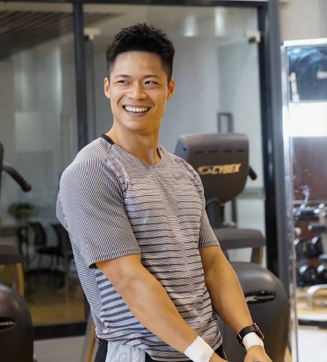 “亚洲飞人”苏炳添个人资料简介:出身广东中山农村,对妻儿有愧疚