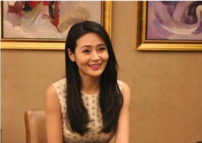 ​于明加的老公胡俊资料照片,她整过容吗？　本文共（963字）