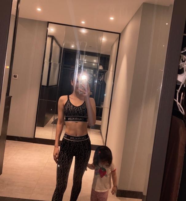 郭富城老婆方媛资料（郭富城娇妻晒健身照）